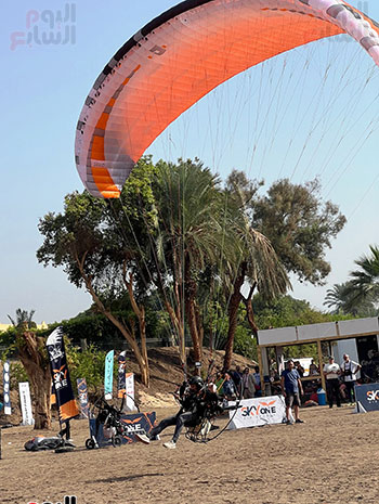 لحظات-متعة-الإقلاع-بمظلات-الباراموتور-فى-الأقصر لحظات-متعة-الإقلاع-بمظلات-الباراموتور-فى-الأقصر