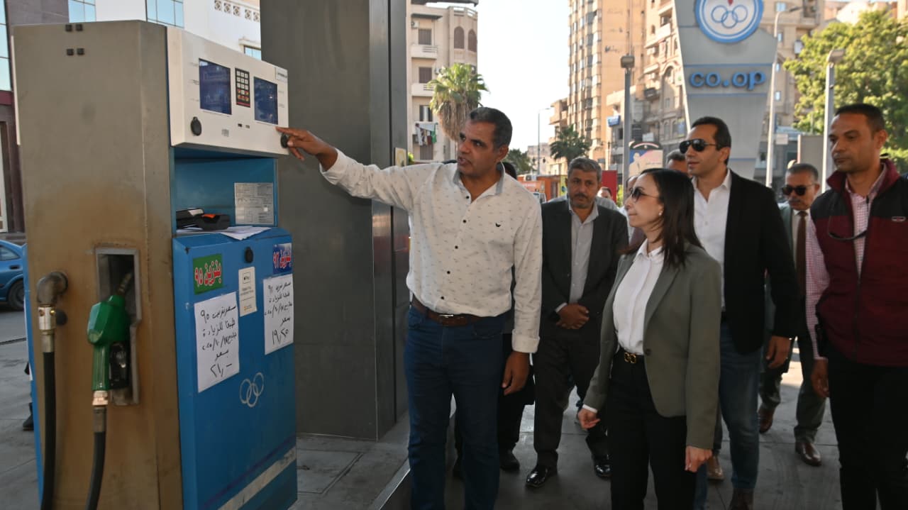 محافظ البحيرة تتفقد محطات الوقود محافظ البحيرة تتفقد محطات الوقود