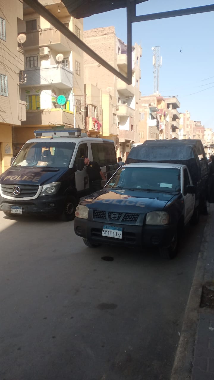 جانب من التحريات وتمثيل الجريمة