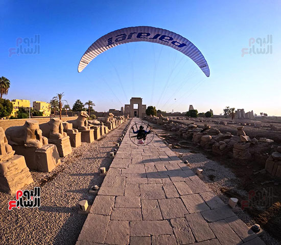 طائرات-الباراموتور-خلال-تحليقها-فوق-معابد-الأقصر طائرات-الباراموتور-خلال-تحليقها-فوق-معابد-الأقصر