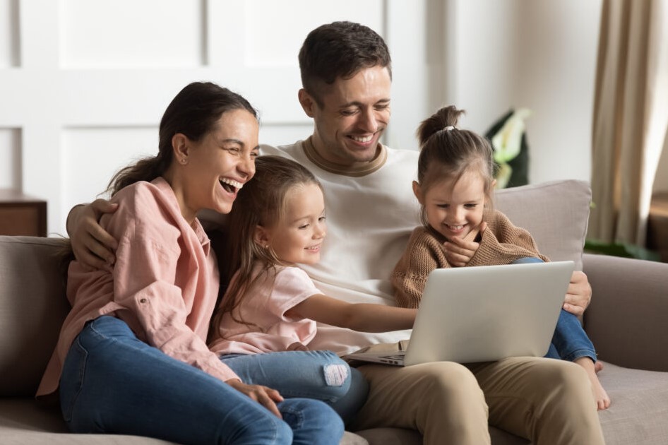 كيف تحمي ابنك من مخاطر الإنترنت؟