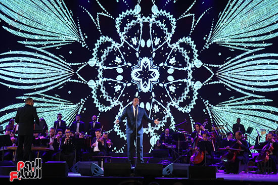 مؤمن حسن خلال الحفل بمهرجان الموسيقى العربية