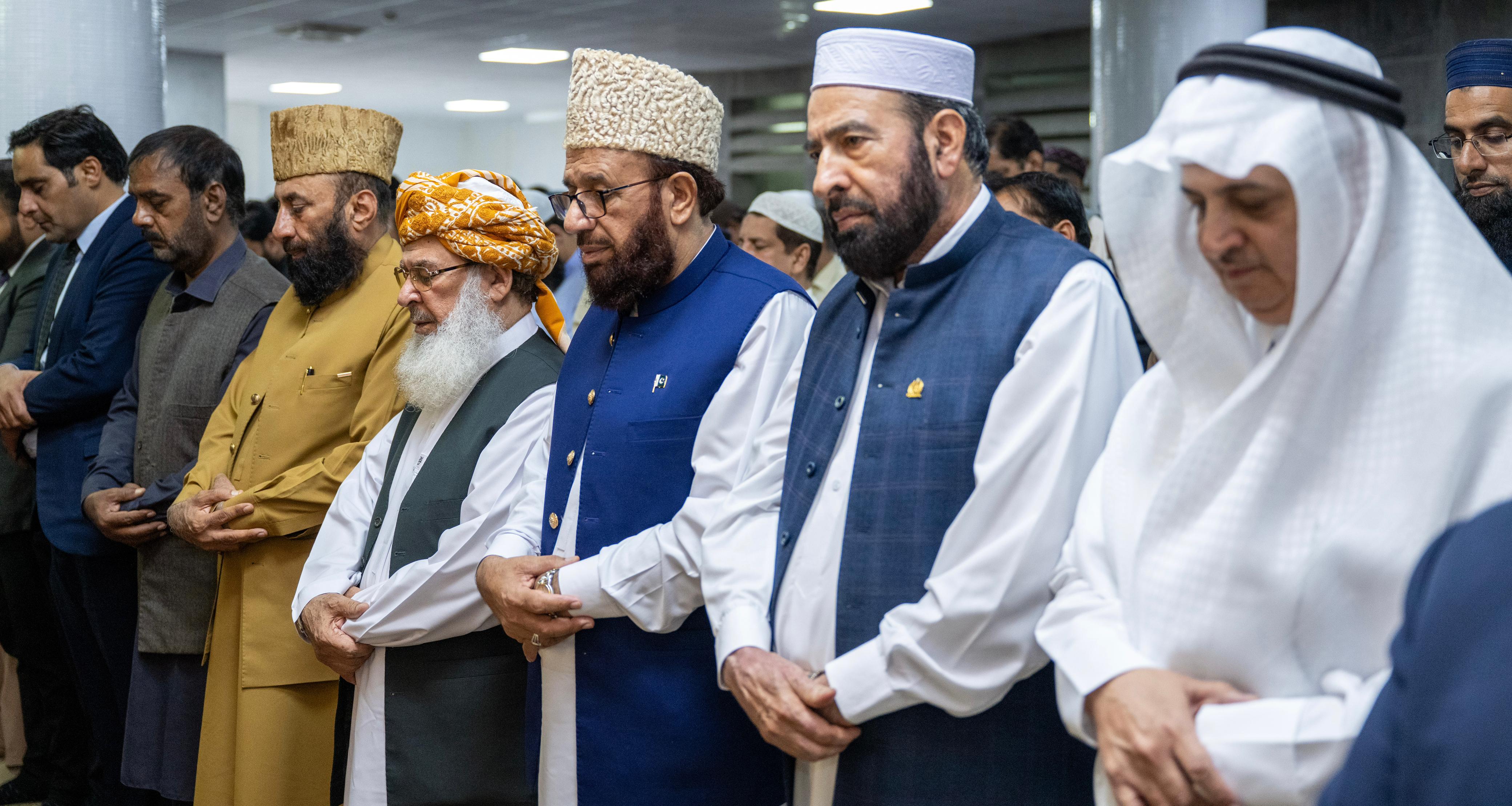 د. العيسى يُلقي خطبة الجمعة في جامع البرلمان ومجلس الشيوخ في باكستان (2)