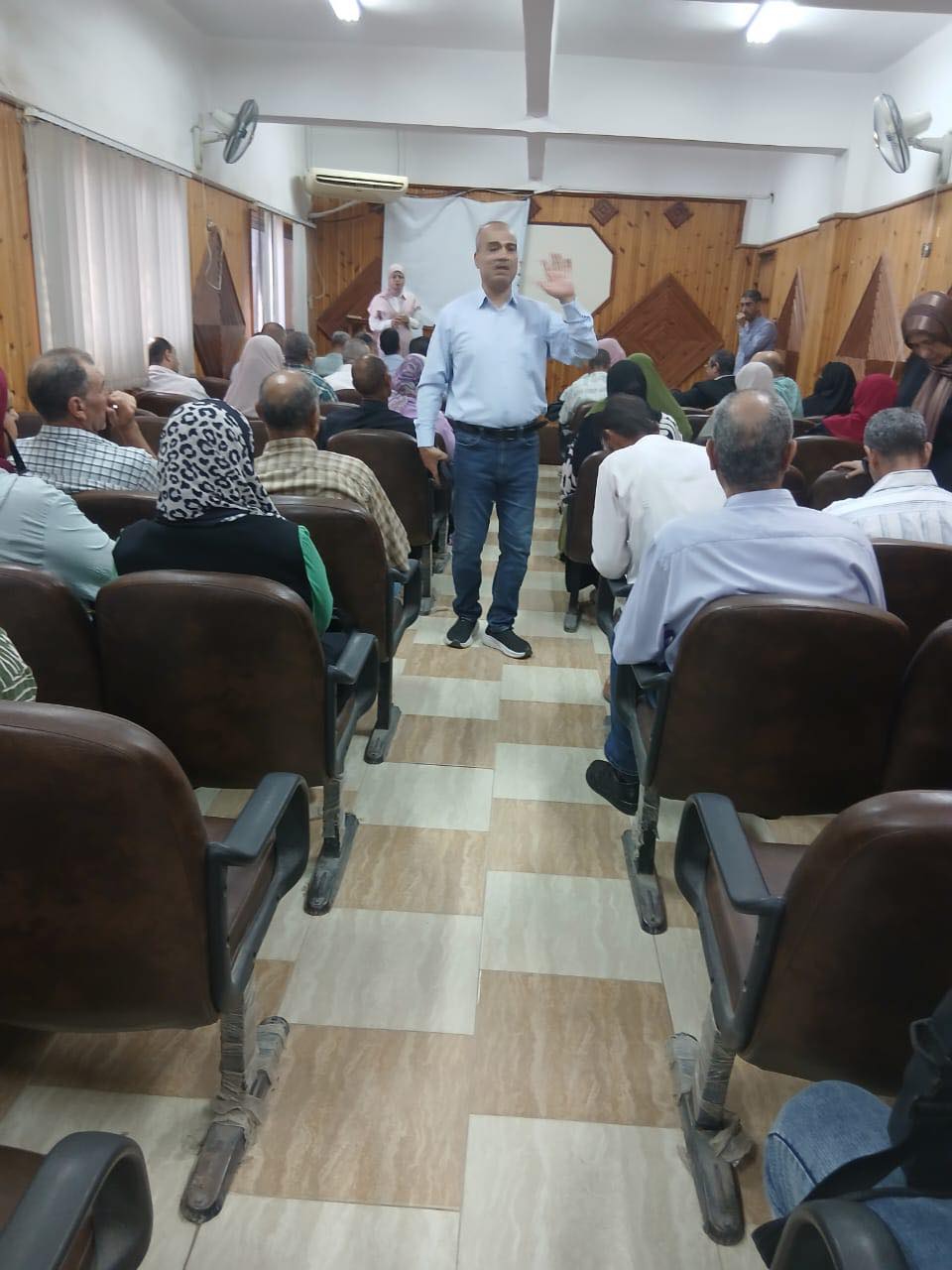 وكيل تضامن كفر الشيخ يعقد اجتماعا مع مديري الإدارات