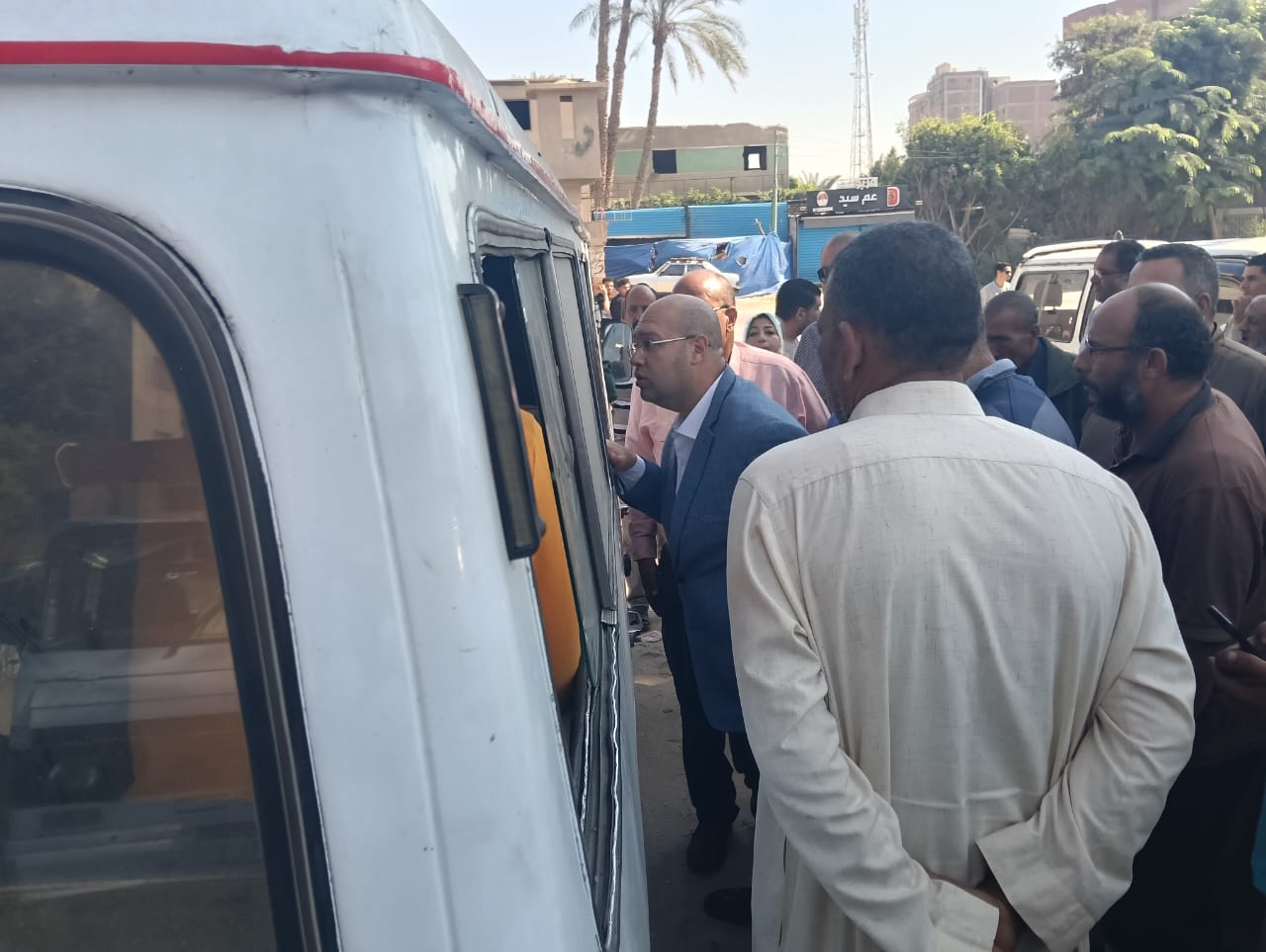 نائب محافظ الجيزة يتفقد مواقف السرفيس فى كرداسة وأوسيم  (2)