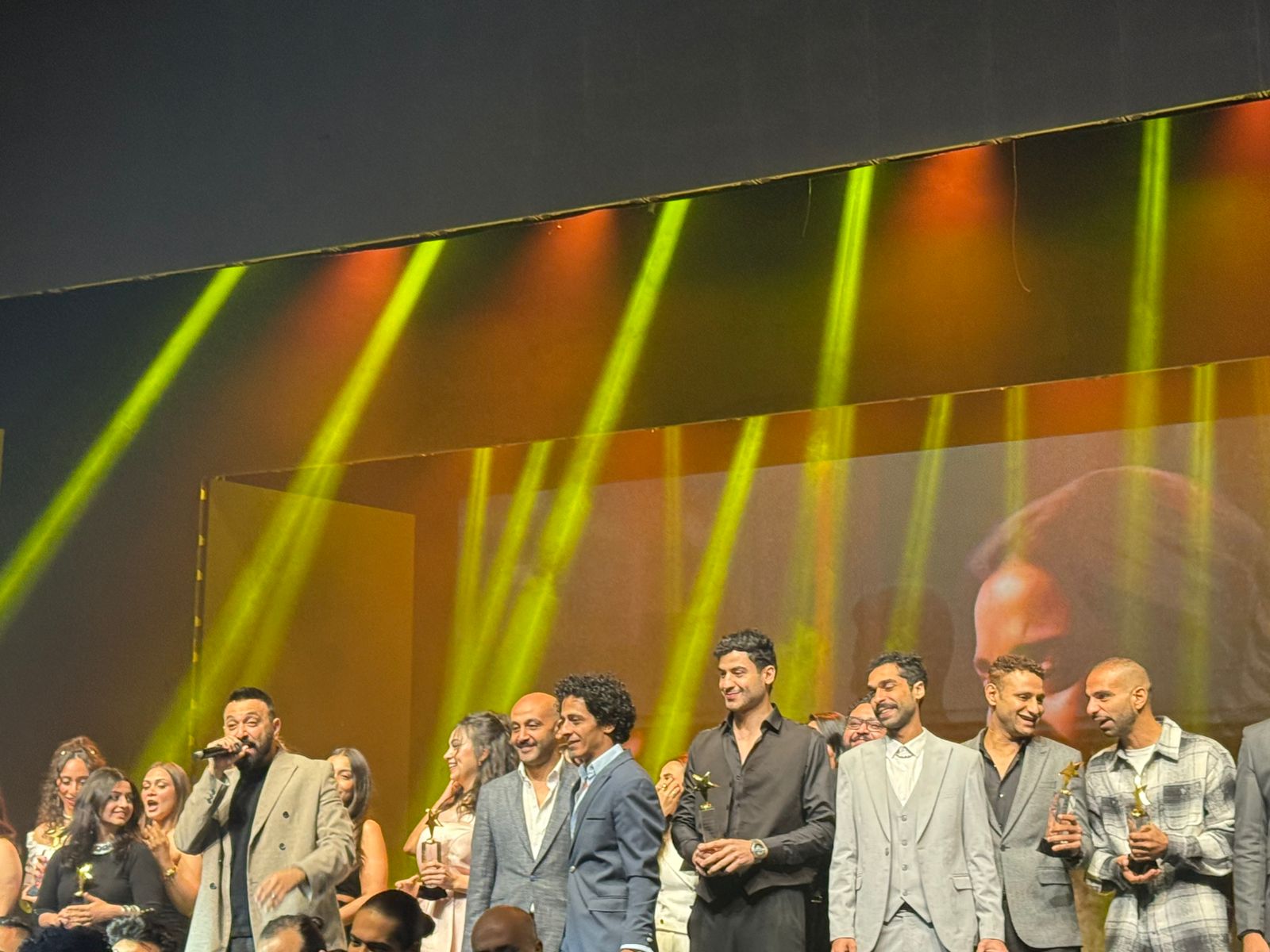 كريم محسن يحيي حفل ختام الدورة 8 لمهرجان نقابة المهن التمثيلية (4)