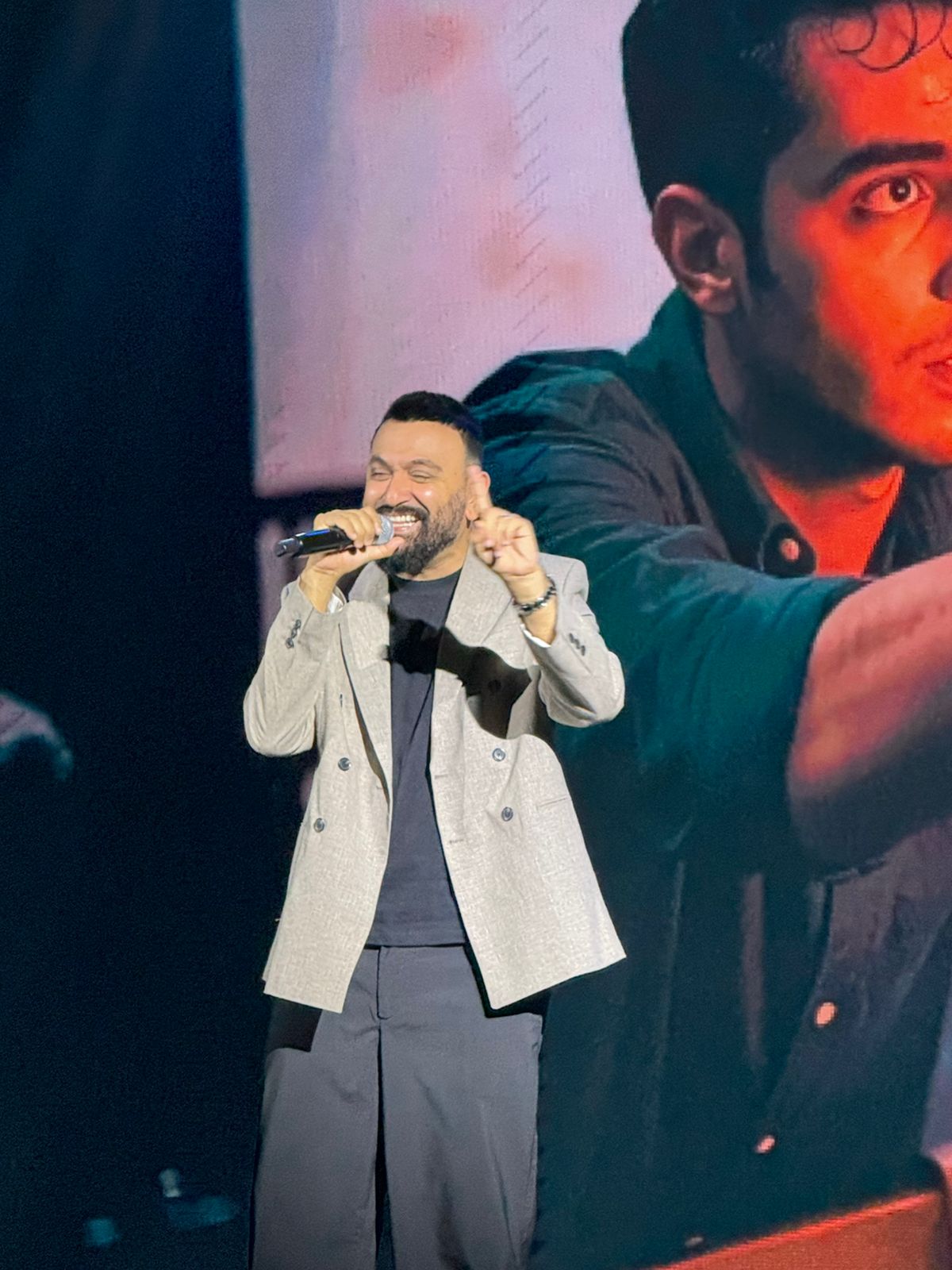 كريم محسن يحيي حفل ختام الدورة 8 لمهرجان نقابة المهن التمثيلية (1)