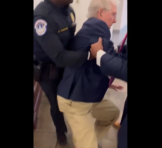 السيناتور ميتش ماكونيل