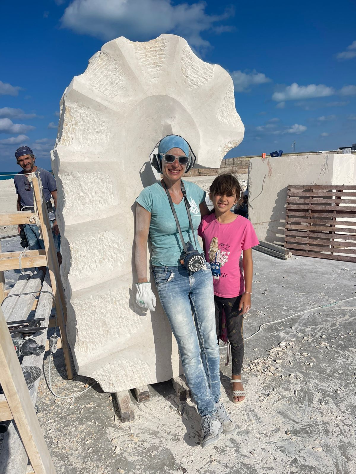 اعمال الفنانين الدوليين في سمبوزيوم مصر الدولي بالعلمين الجديدة اعمال الفنانين الدوليين في سمبوزيوم مصر الدولي بالعلمين الجديدة