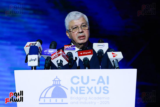 الدكتور أيمن عاشور وزير التعليم العالى يلقي كلمة بالمؤتمر الدكتور أيمن عاشور وزير التعليم العالى يلقي كلمة بالمؤتمر