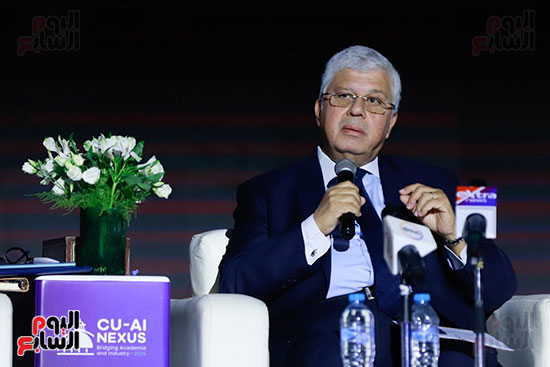 الدكتور أيمن عاشور وزير التعليم العالى الدكتور أيمن عاشور وزير التعليم العالى