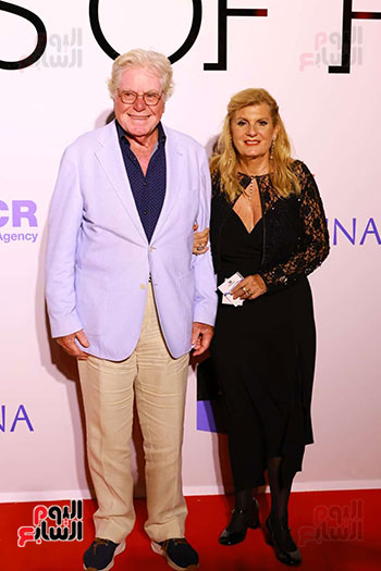 حسين فهمى وزوجته