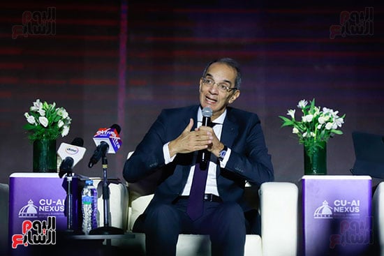 الدكتور عمرو طلعت وزير الاتصالات الدكتور عمرو طلعت وزير الاتصالات