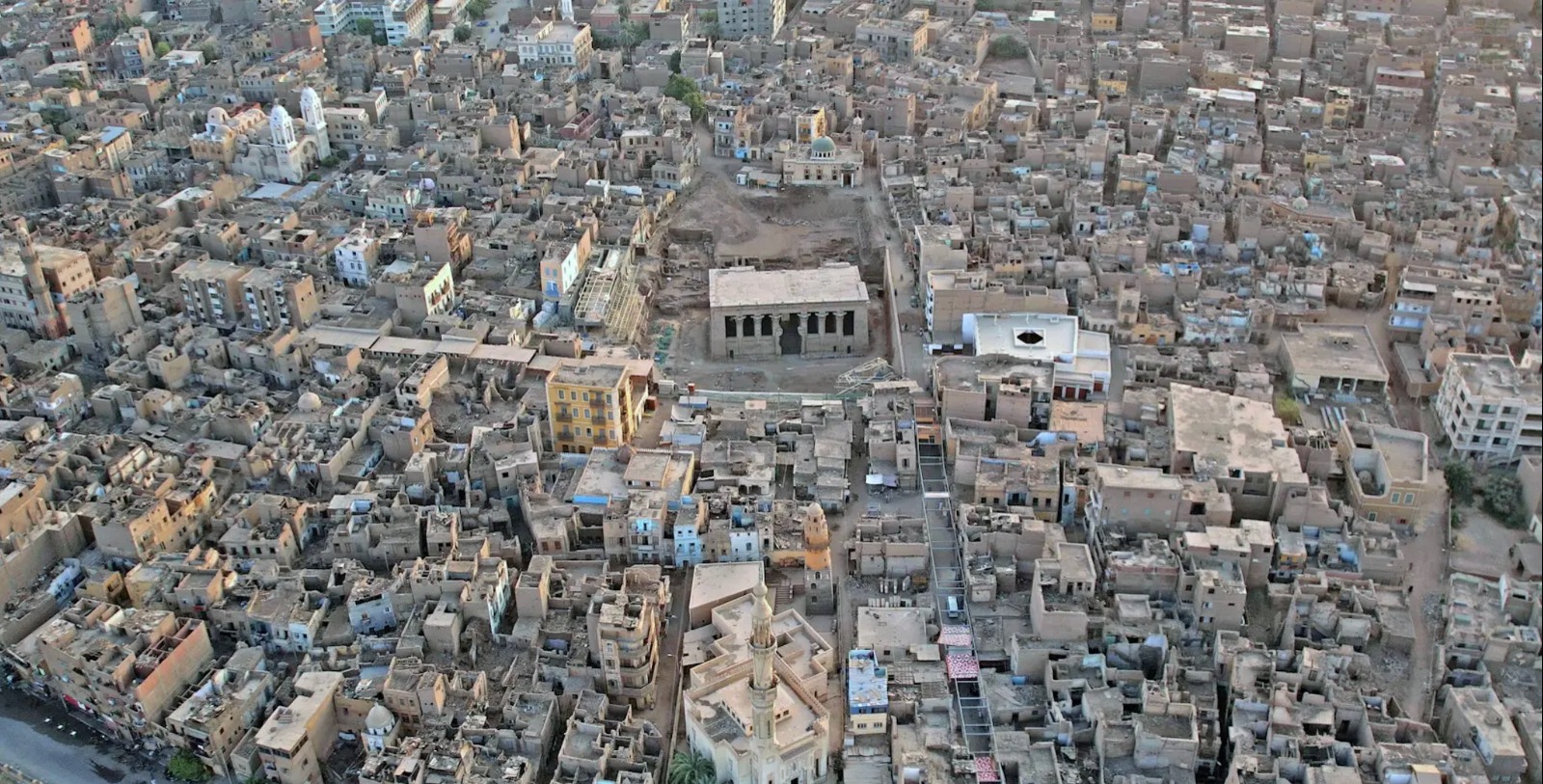 مدينة إسنا تشهد طفرة في تطوير المنازل القديمة والتراثية مدينة إسنا تشهد طفرة في تطوير المنازل القديمة والتراثية