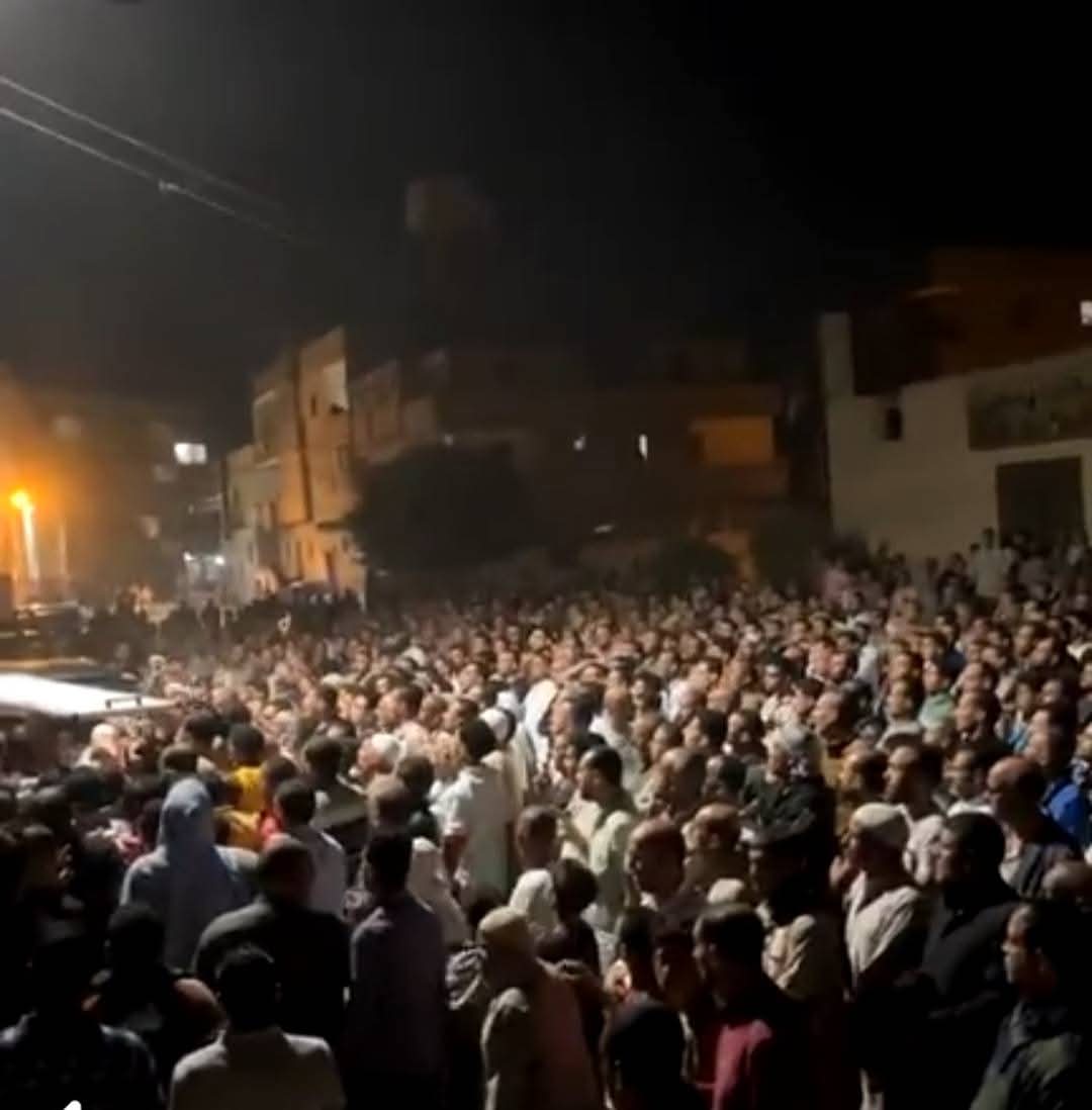 أهالى البحيرة يشيعون جنازة 3 أشخاص (2)