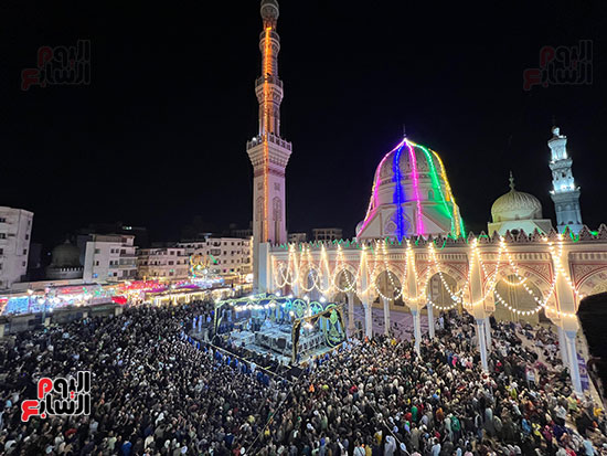 آلاف المريدين آلاف المريدين