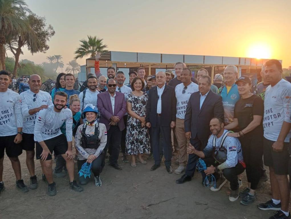 بهجة ضيوف الأقصر فى لقاؤهم مع محافظ الأقصر