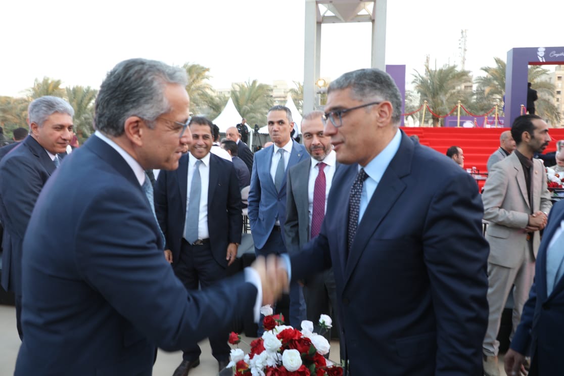 محافظ الجيزة يهنئ الدكتور خالد العناني