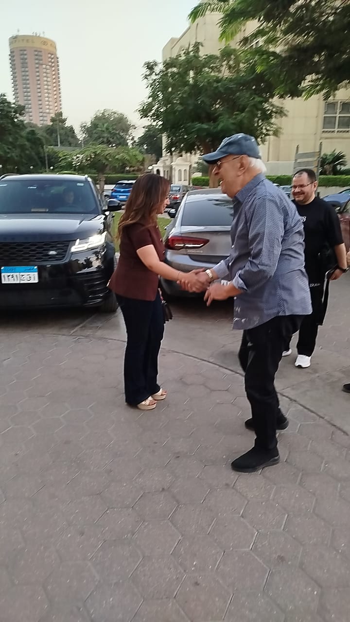 الموسيقار عمر خيرت يصل الي  دار الأوبرا.. لإجراء البروفة الأخيرة وريهام عبدالحكيم في الاستقبال (2)