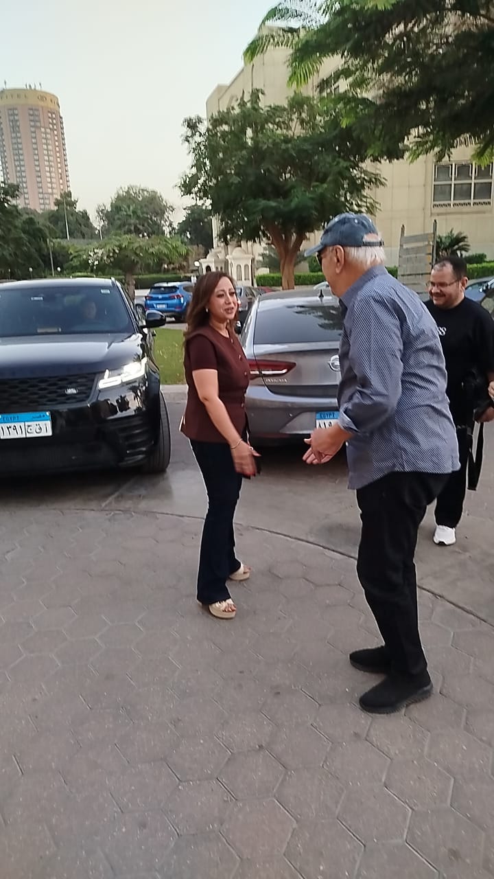 الموسيقار عمر خيرت يصل الي  دار الأوبرا.. لإجراء البروفة الأخيرة وريهام عبدالحكيم في الاستقبال (1)