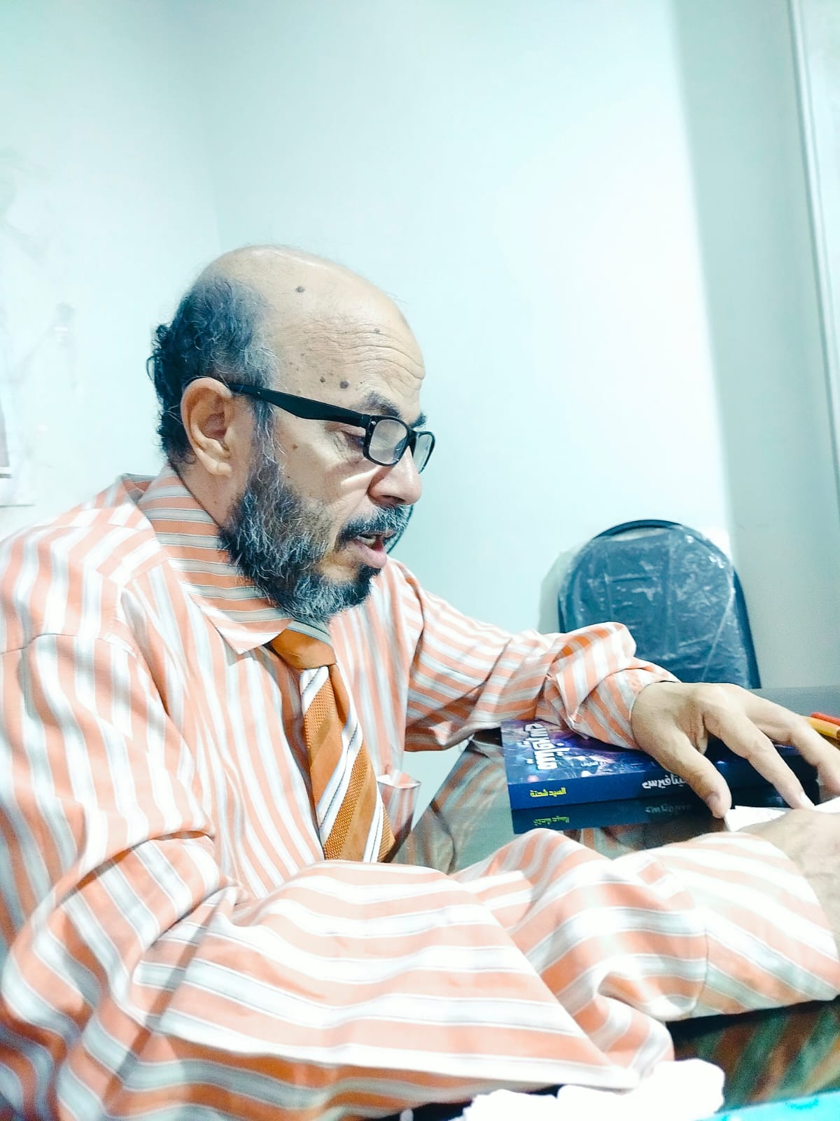 الكاتب والناقد الدكتور صبري زمزم