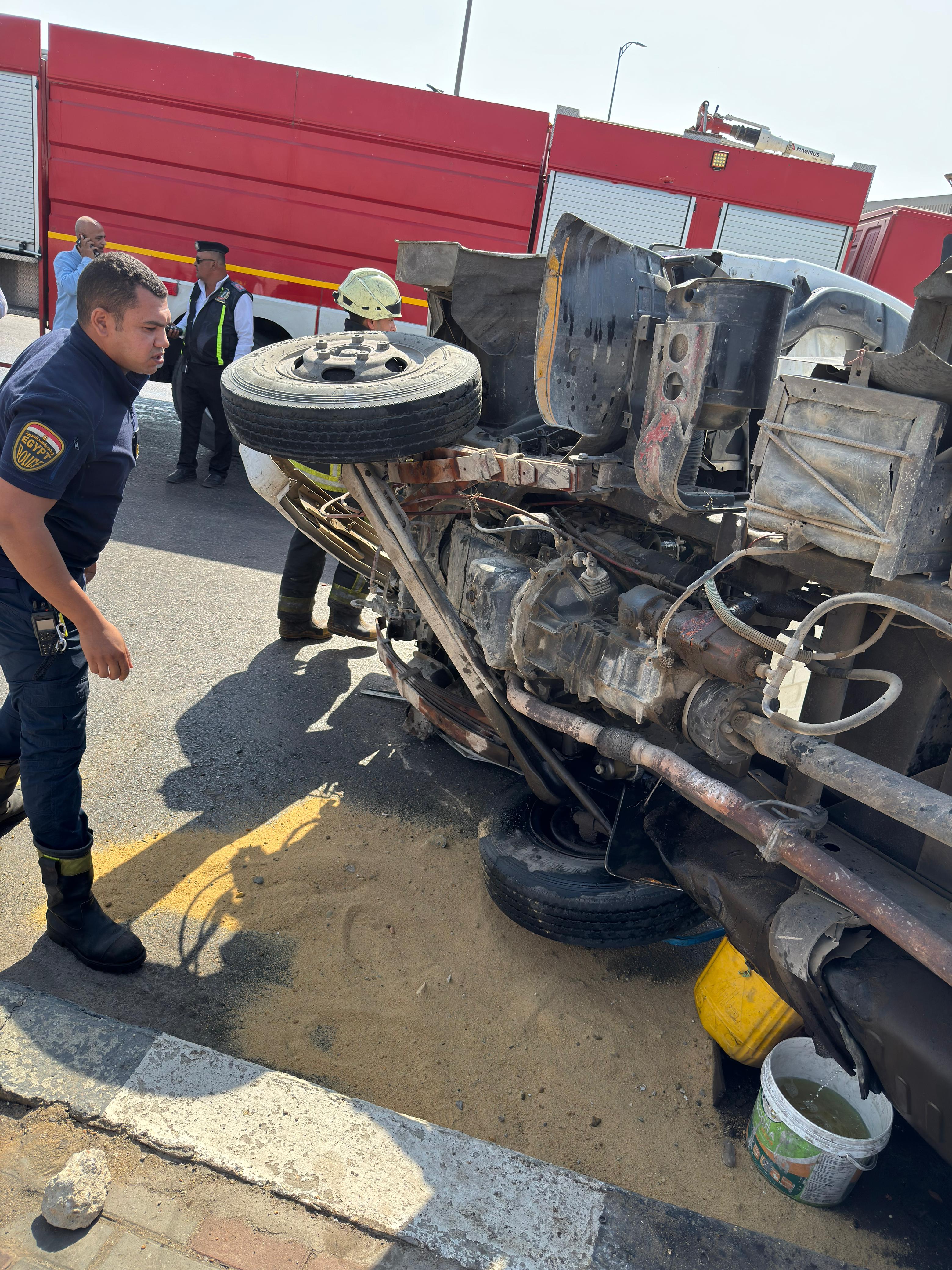 حادث إنقلاب سيارة نقل (3)