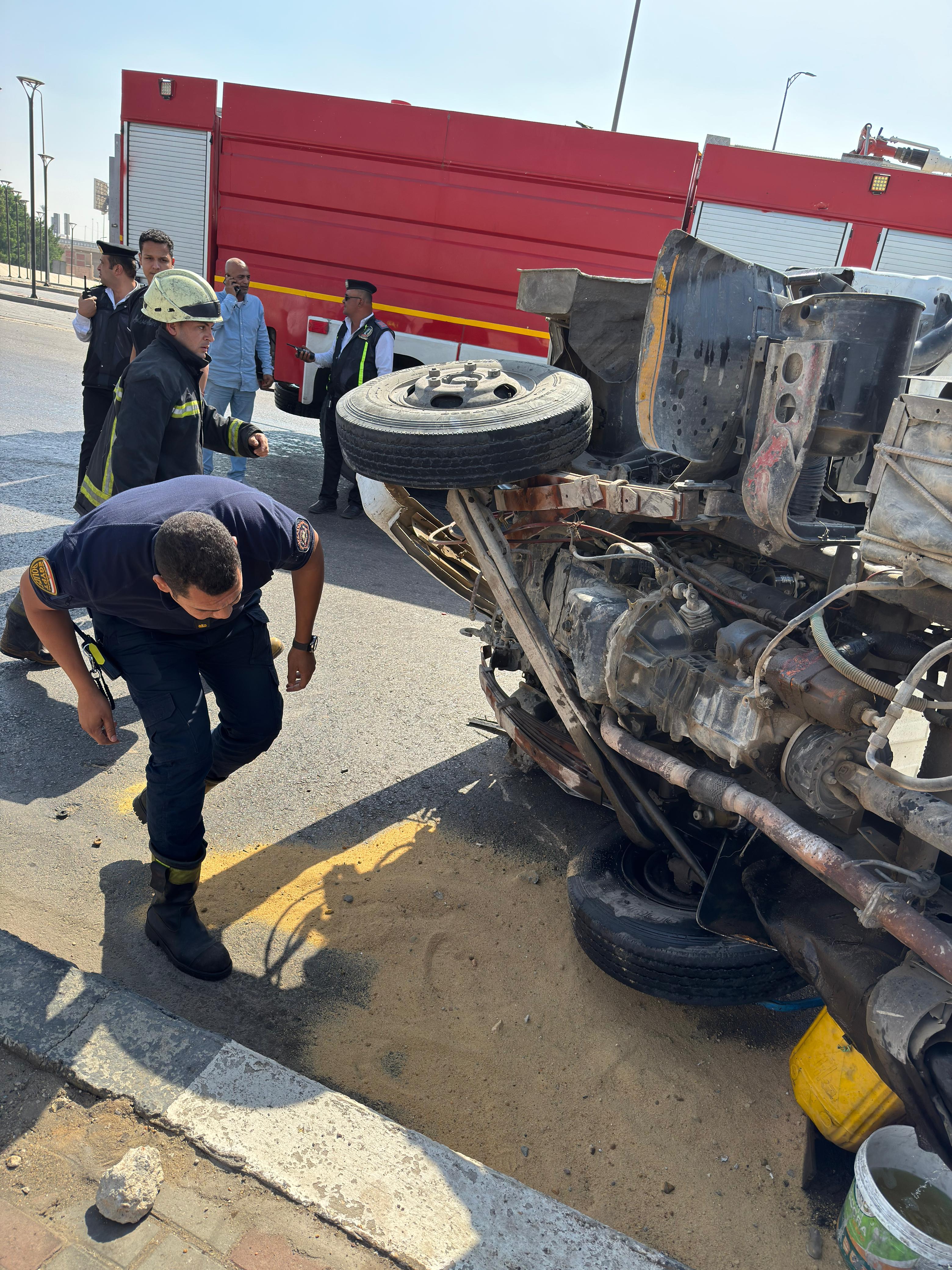 حادث إنقلاب سيارة نقل (1)