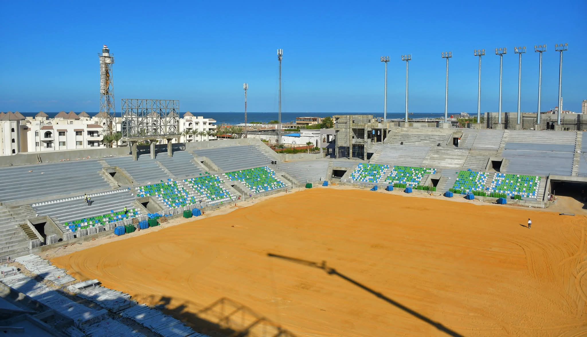 جانب من مدرجات الاستاد