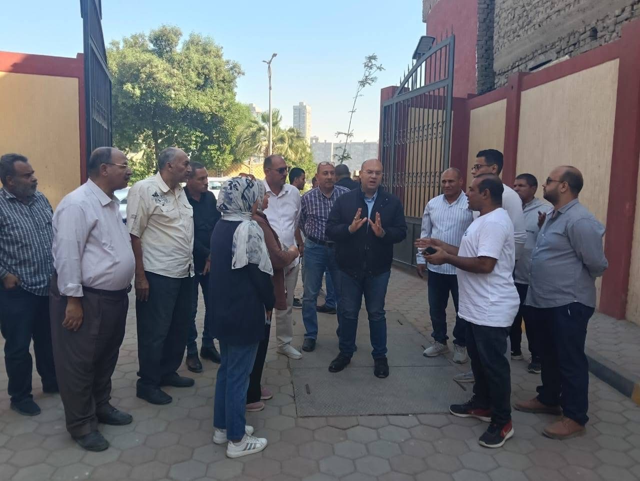 نائب محافظ الجيزة يتابع ميدانيًا مشروع الصرف الصحى بقرية منيل شيحه نائب محافظ الجيزة يتابع ميدانيًا مشروع الصرف الصحى بقرية منيل شيحه