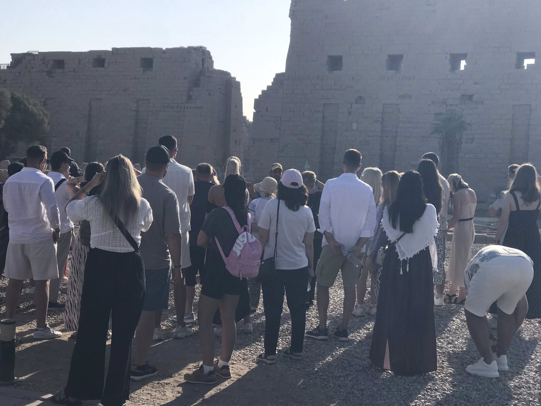 إقبال سياحي مميز من الأجانب فى معابد الكرنك