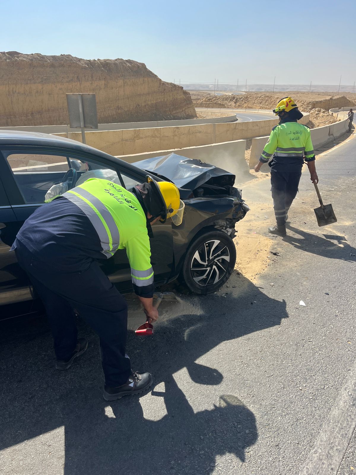حادث تصادم سيارة ملاكى ونقل بمنطقة القطامية (3)