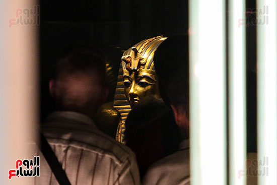 القناع الذهبي