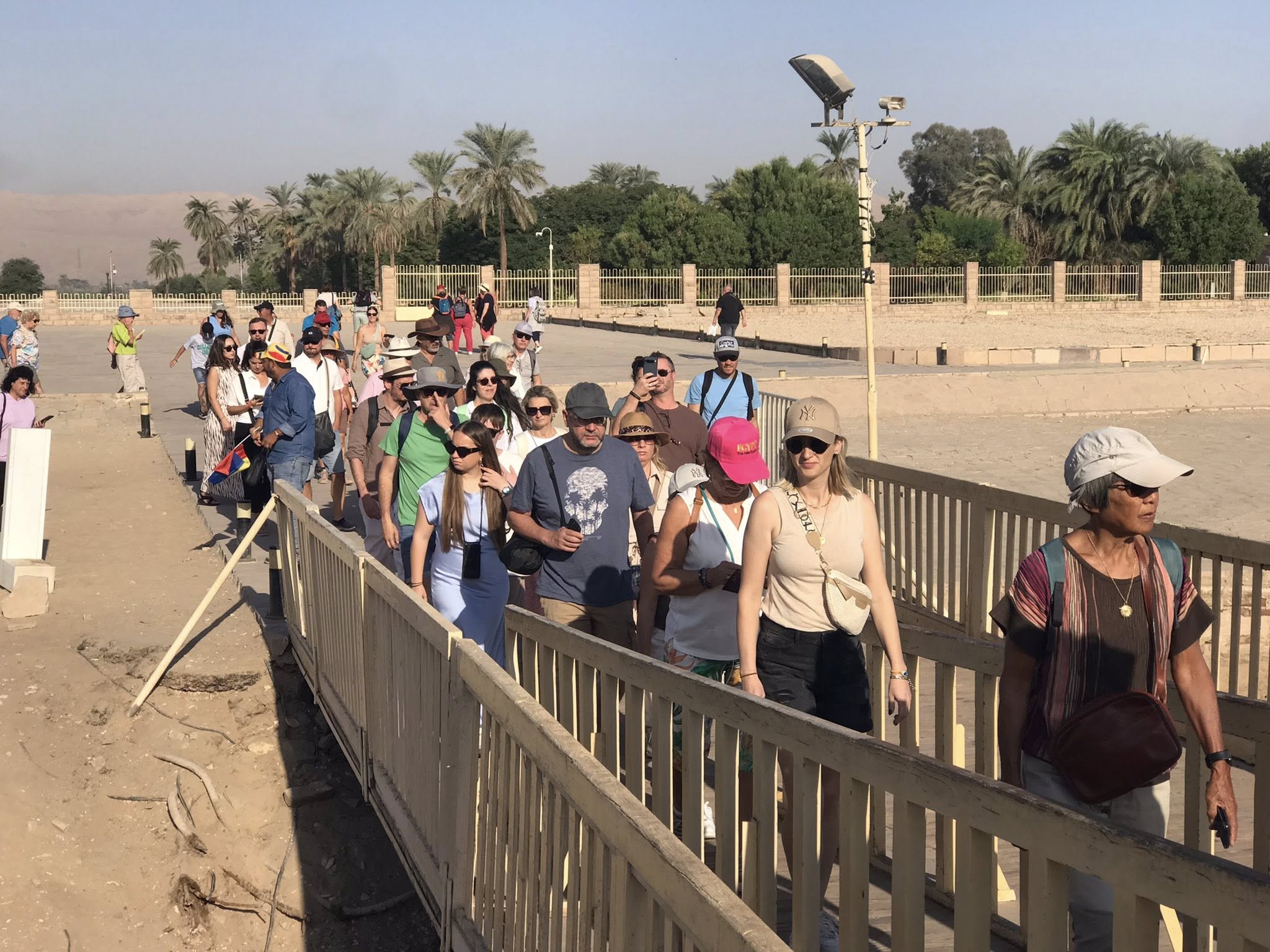 توافد سياحى مميز صباحاً على معابد الكرنك