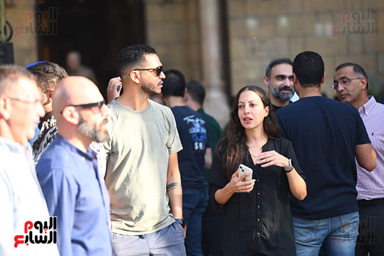 انتظار جثمان والدة أمير عيد انتظار جثمان والدة أمير عيد