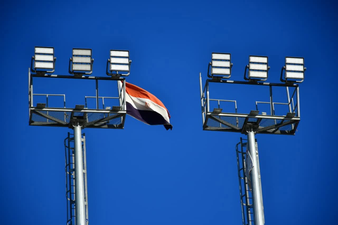 العلم المصري فوق الكشافات