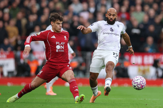 ليفربول يواصل السقوط أمام مانشستر يونايتد ليفربول يواصل السقوط أمام مانشستر يونايتد