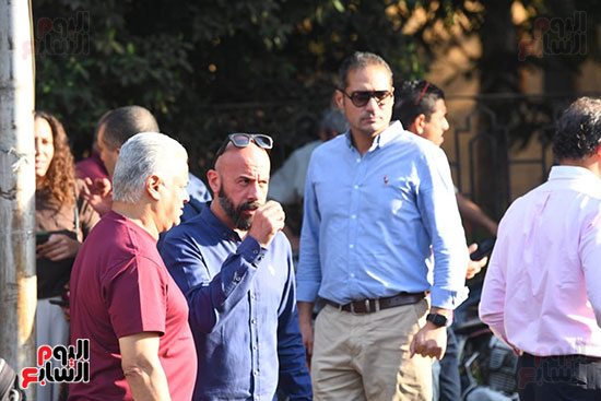 انتظار جثمان والدة أمير عيد بمسجد الفاروق انتظار جثمان والدة أمير عيد بمسجد الفاروق