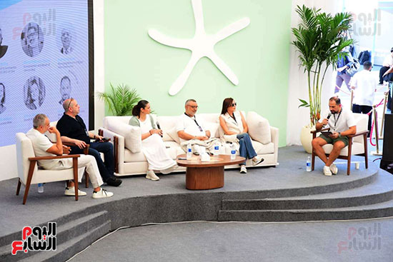 جانب من حضور ندوة السينما