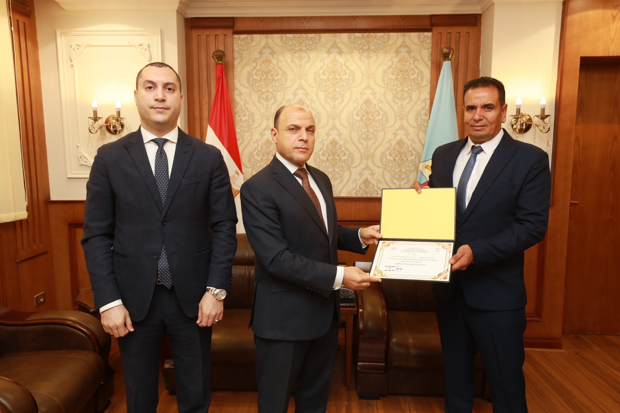 محافظ كفر الشيخ يكرم أعضاء إدارة الجو مكانية بالمحافظة والمراكز (7)