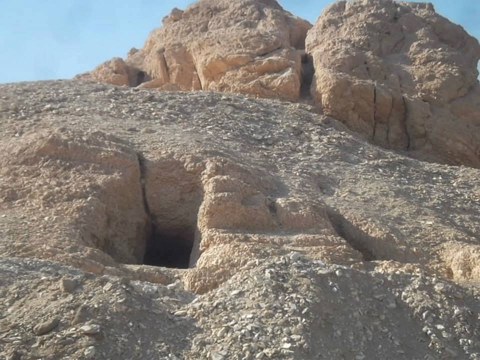 تعرف علي تاريخ منطقة بين الجبلين الآثرية بمدينة إسنا (7)