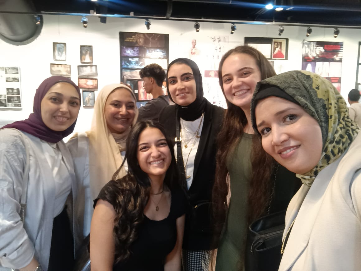 جانب من معرض لمشاريع تخرج طلاب قسم الديكور بجامعة حلوان فى دار الأوبرا المصرية (31)