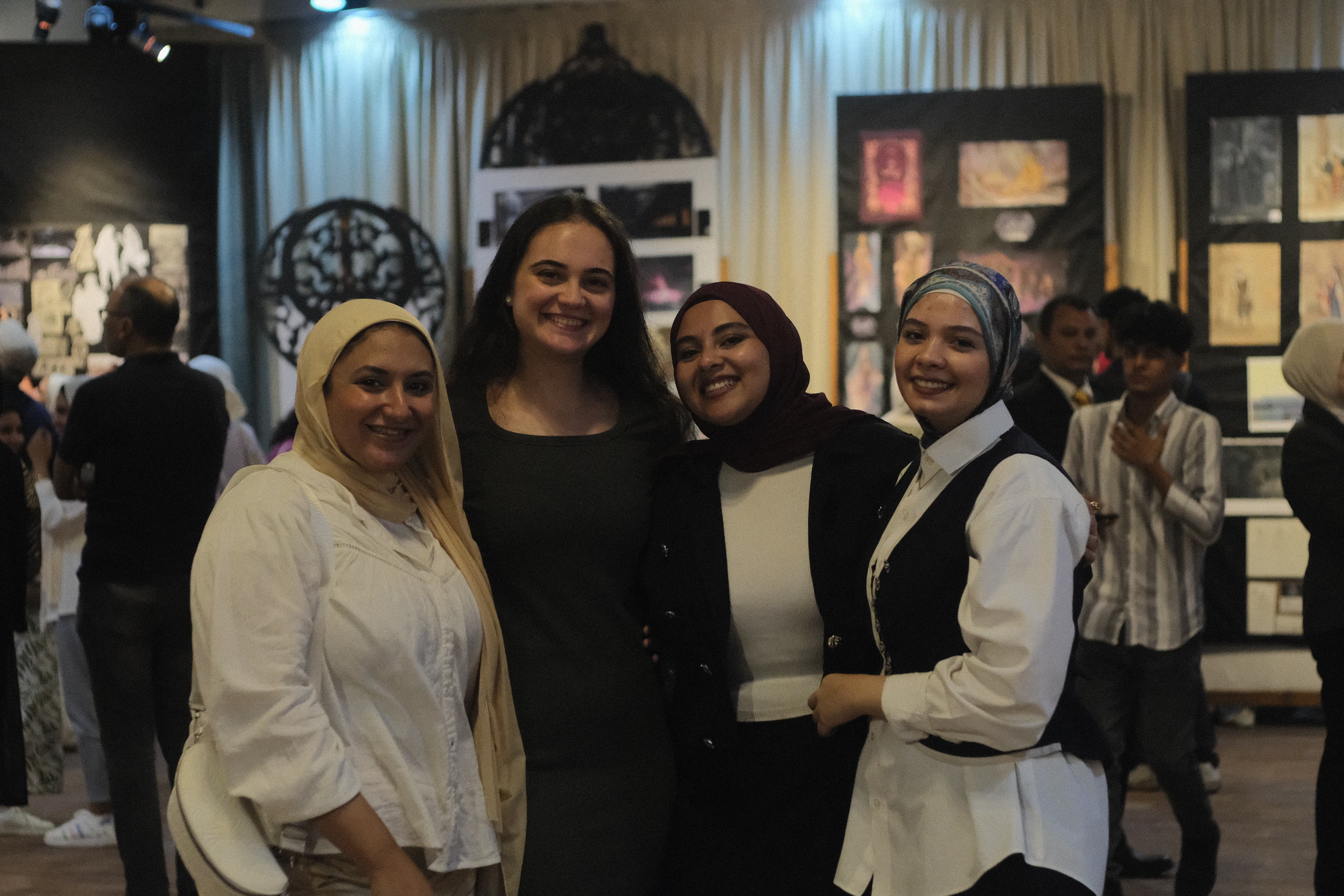 جانب من معرض لمشاريع تخرج طلاب قسم الديكور بجامعة حلوان فى دار الأوبرا المصرية (16)