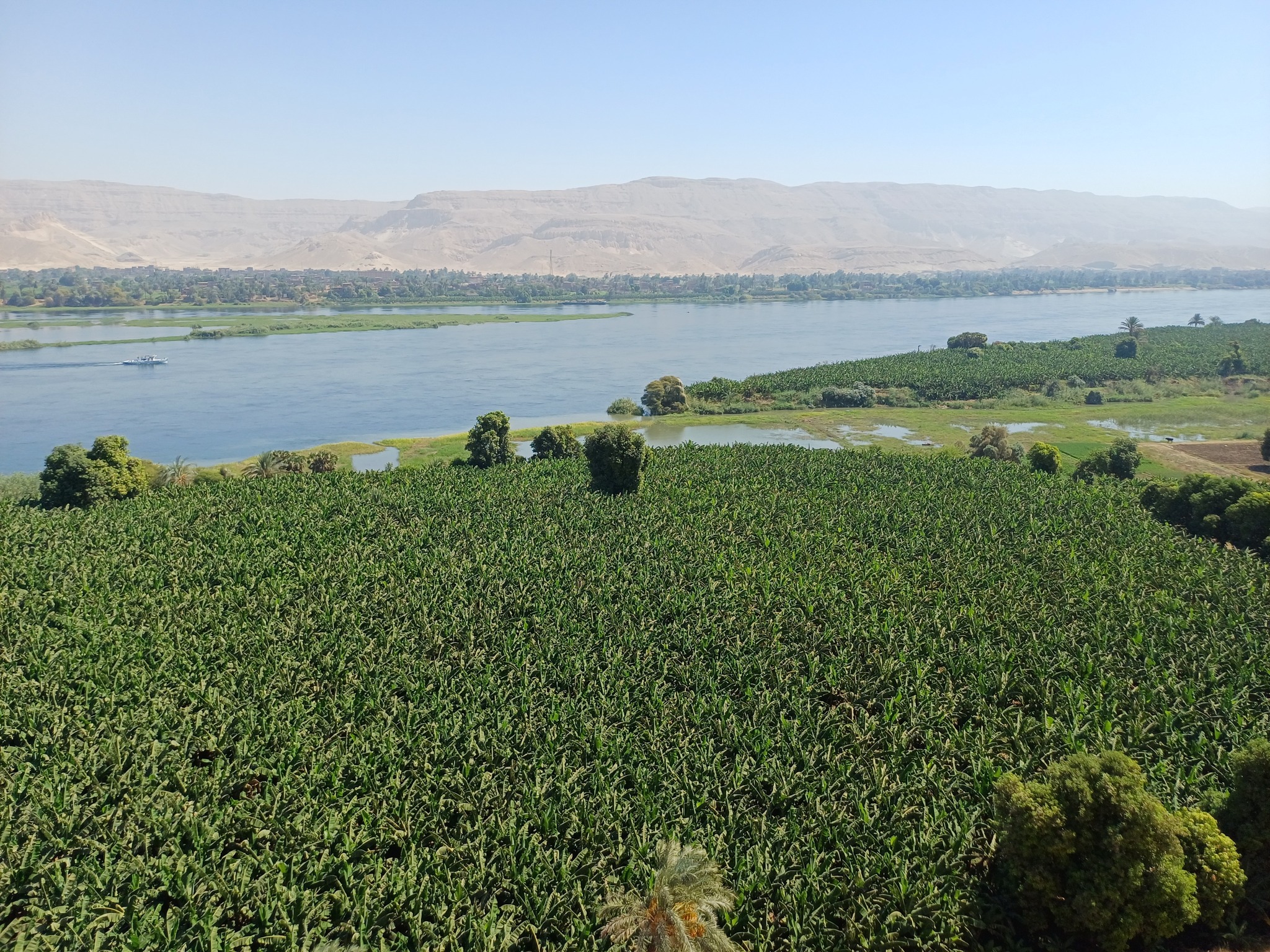 موقع منطقة بين الجبلين الأثرية فى مدينة إسنا موقع منطقة بين الجبلين الأثرية فى مدينة إسنا