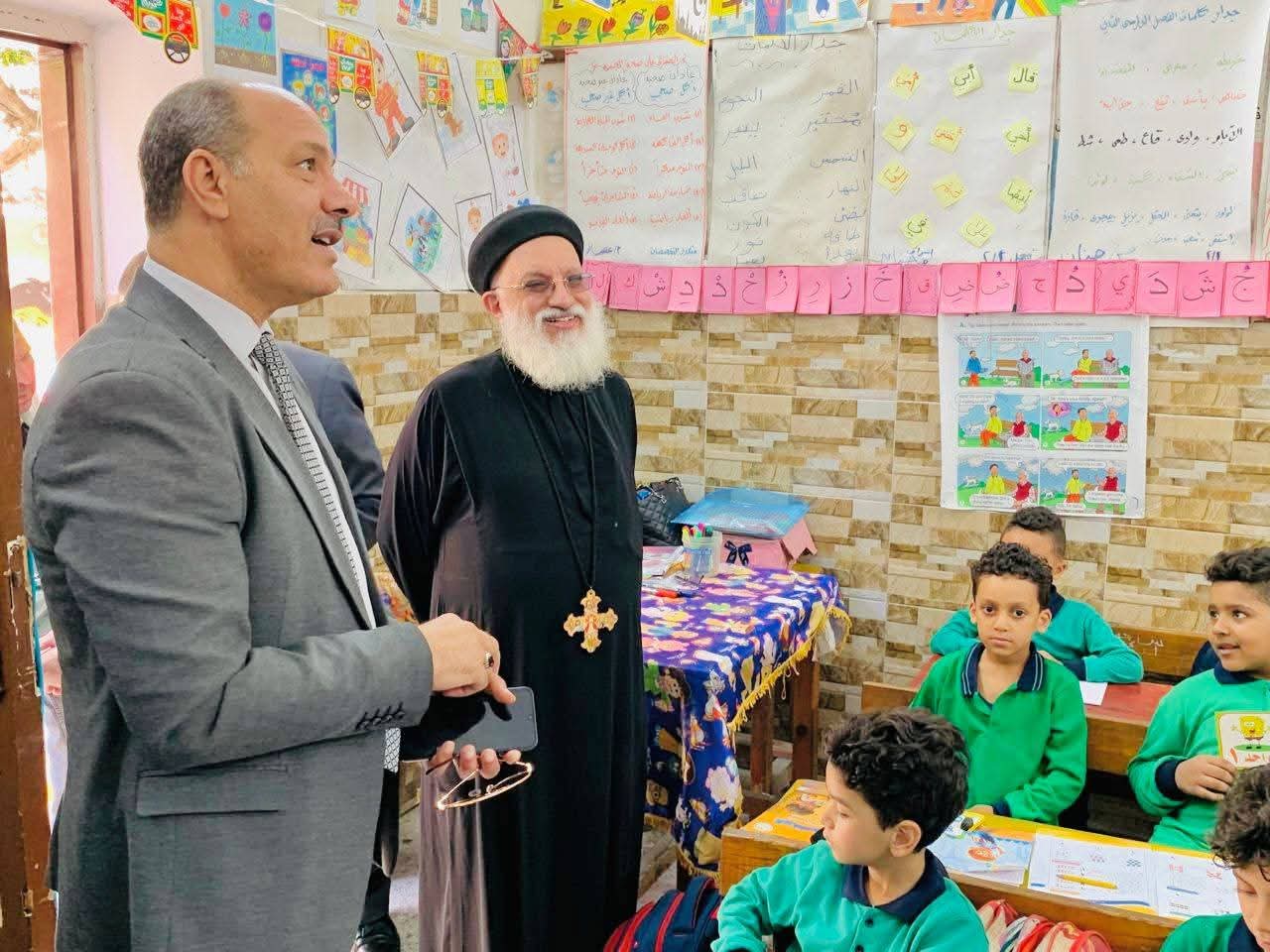 جانب من لقاء مدير تعليم الإسكندرية ووكيل قداسة البابا بالإسكندرية (1)