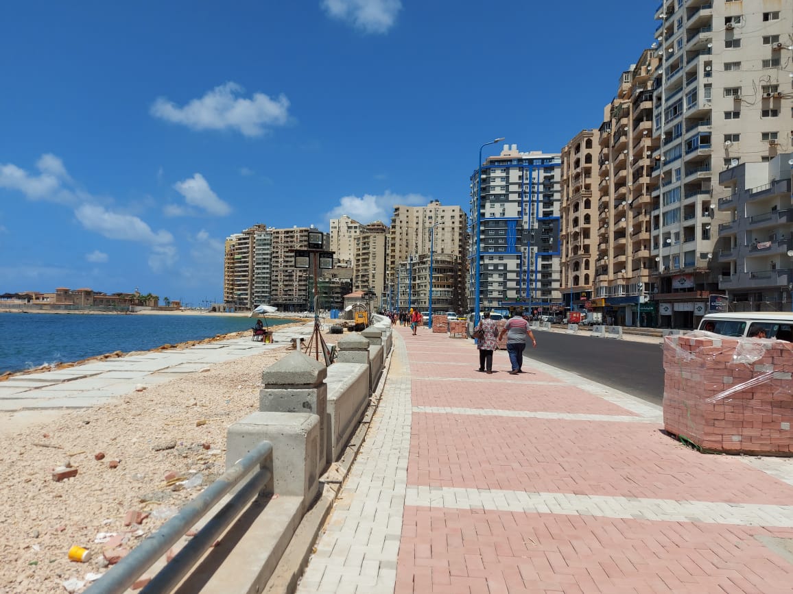 تدعيم كورنيش سيدى بشر ضد الامواج