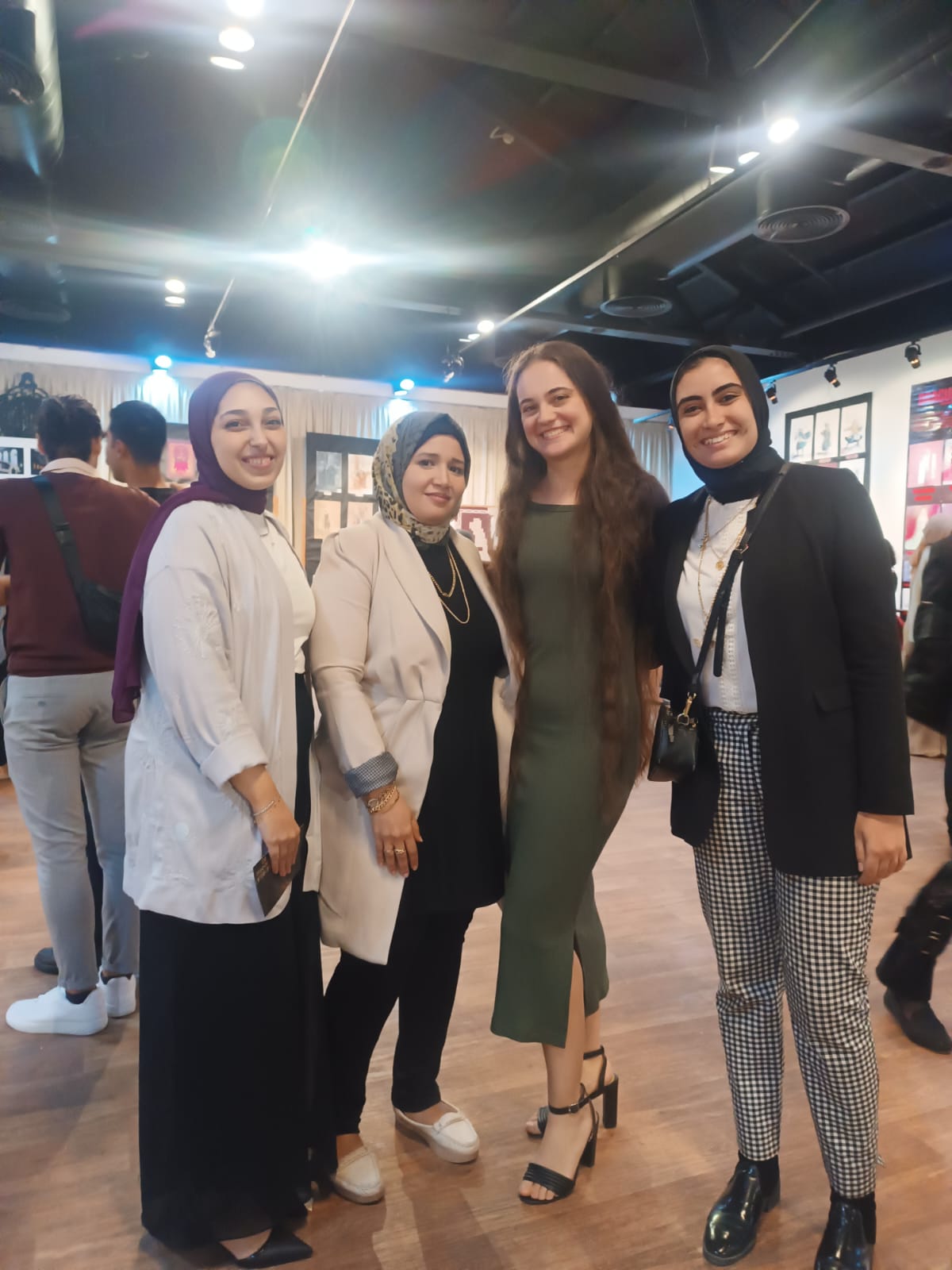 جانب من معرض لمشاريع تخرج طلاب قسم الديكور بجامعة حلوان فى دار الأوبرا المصرية (30)