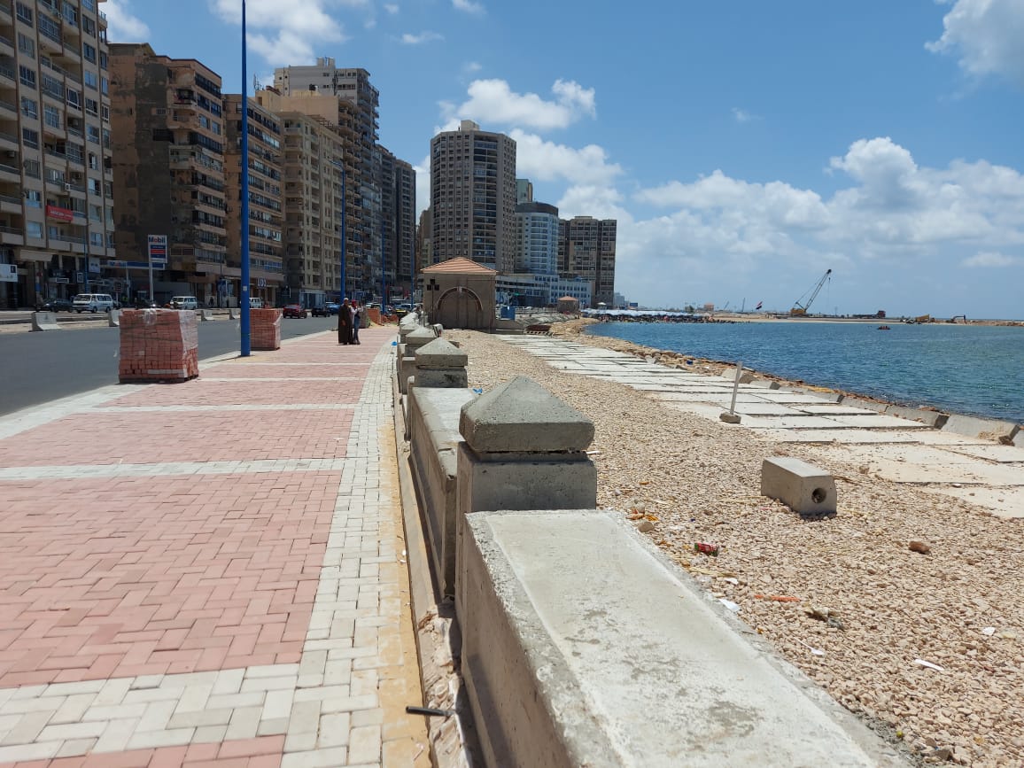 الممشى الصخرى بعد مشروع الحماية البحرية 0