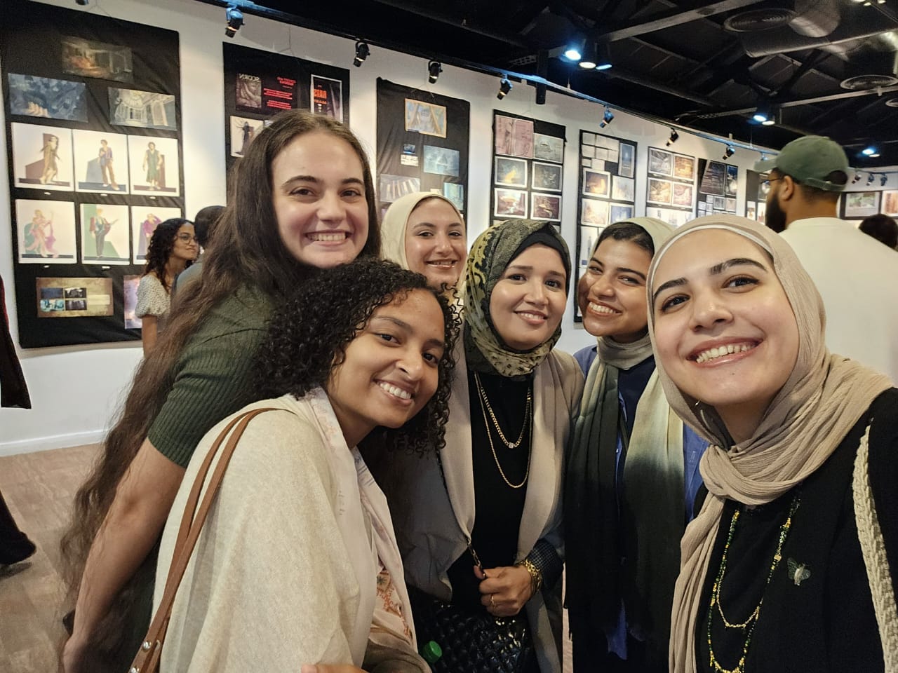 جانب من معرض لمشاريع تخرج طلاب قسم الديكور بجامعة حلوان فى دار الأوبرا المصرية (21)