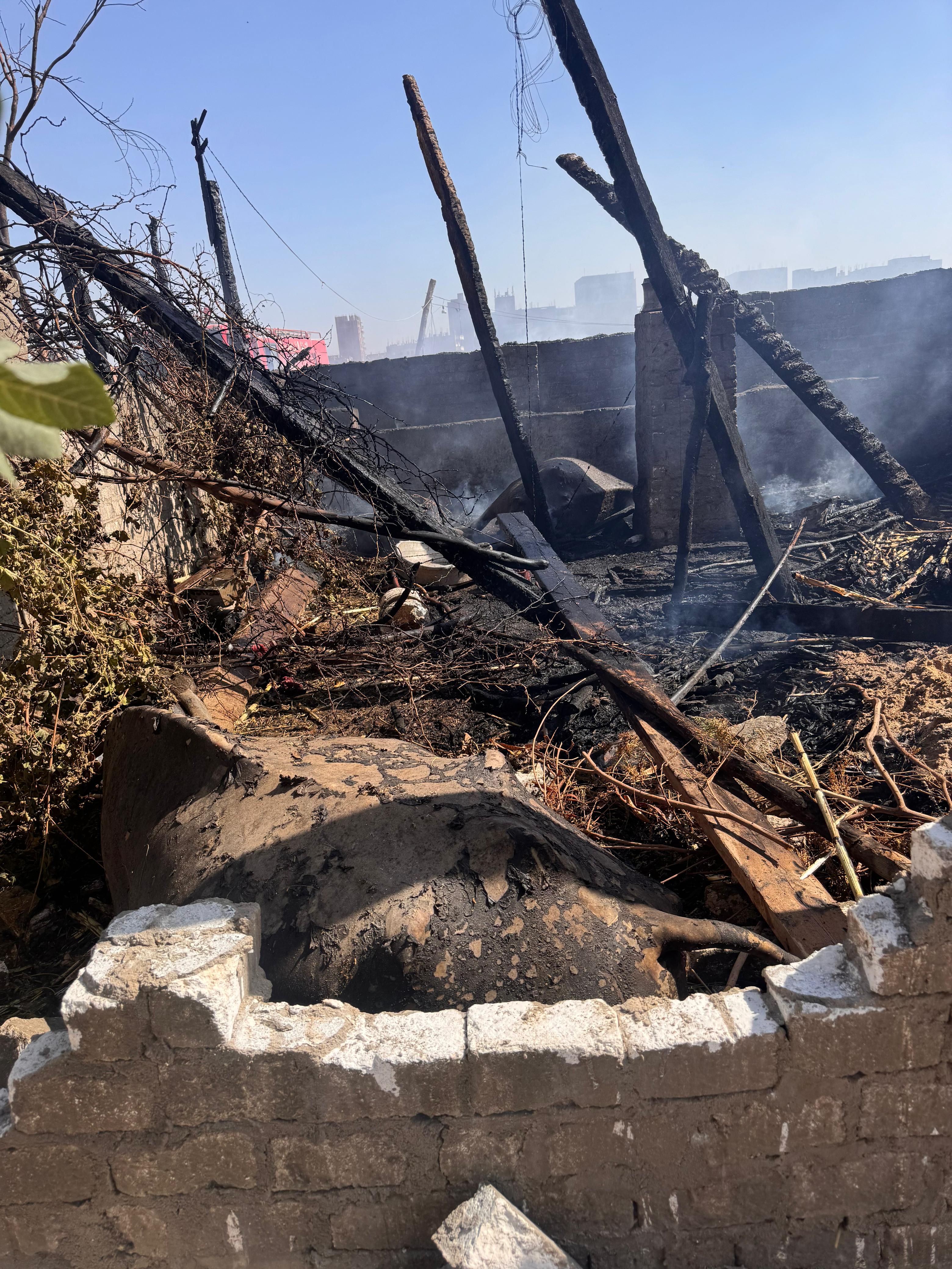 مشاهد بطولية لرجال الحماية المدنية (3)