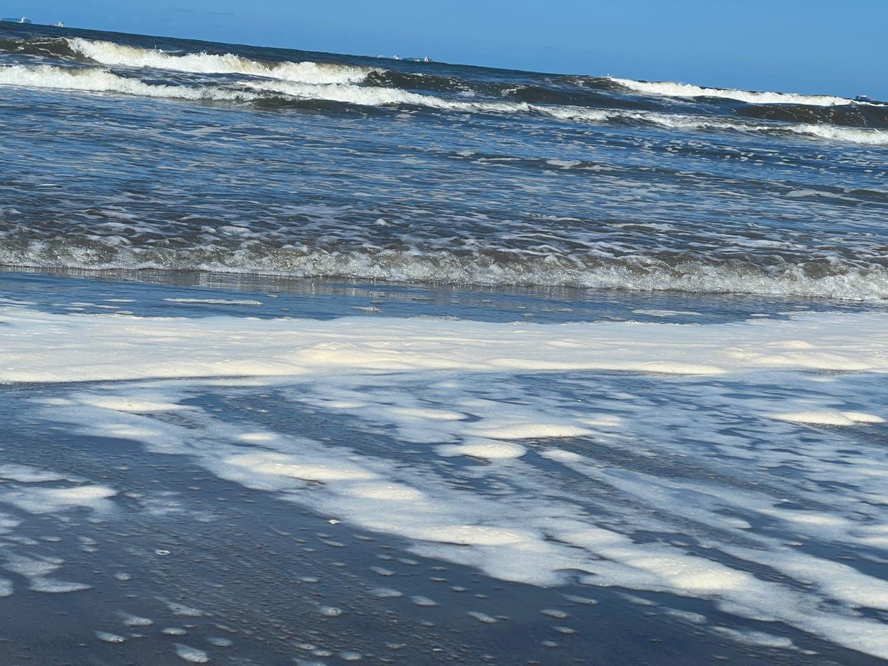 الامواج والزبد الامواج والزبد